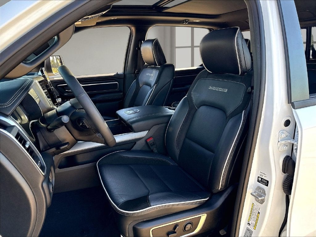 2025 RAM 1500 Laramie Dual–Pane Panoramic Sunroof - Night Edition