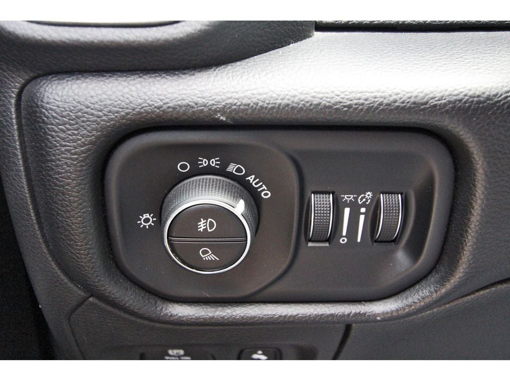2022 RAM 1500 Laramie Crew Cab 4x4 5'7' Box