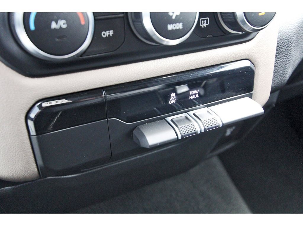 2022 RAM 1500 Laramie Crew Cab 4x4 5'7' Box