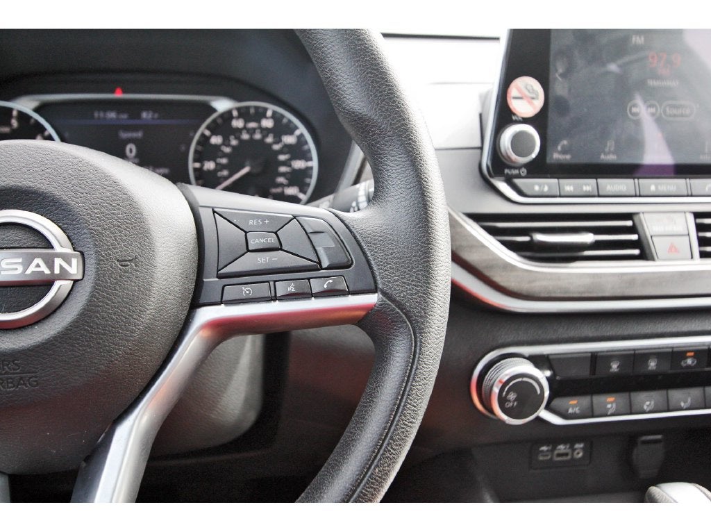 2025 Nissan Altima 2.5 SV Apple Car Play - Android Auto