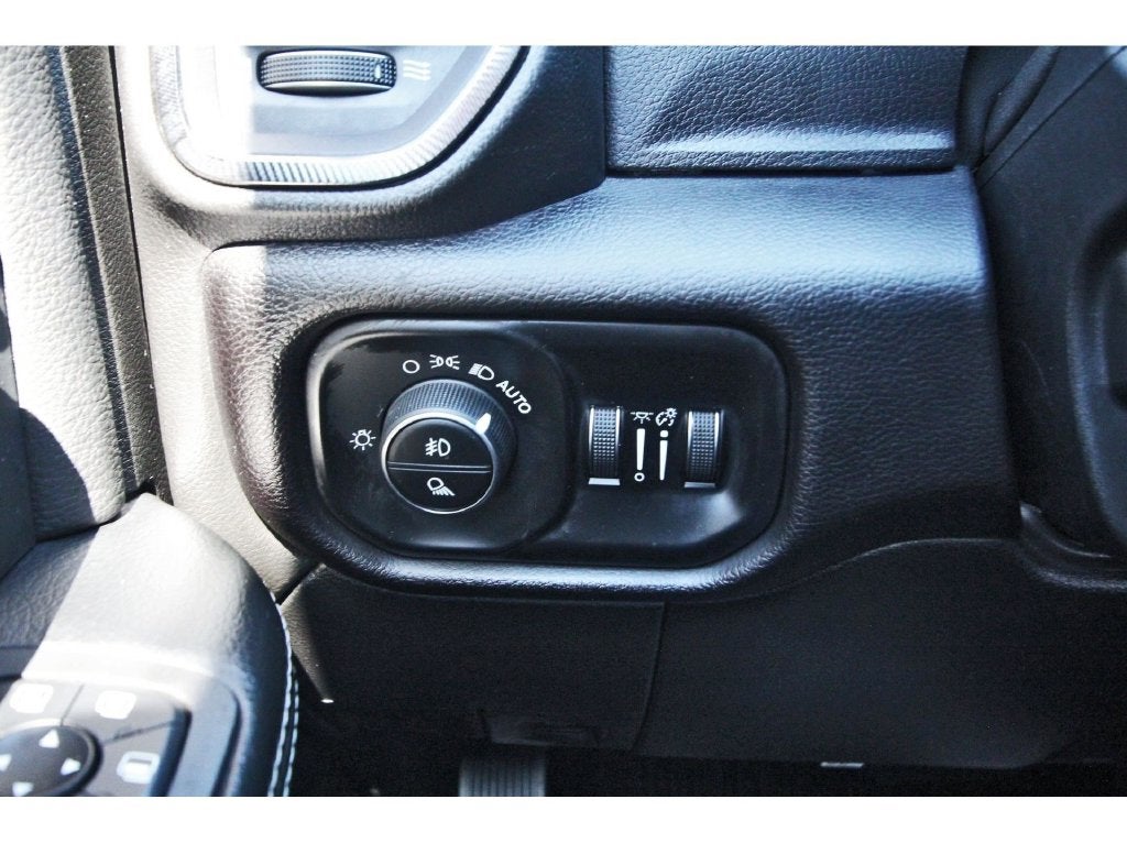 2025 RAM 2500 Rebel 9 Alpine - Rock Rails