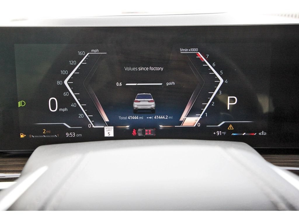 2025 BMW X7 xDrive40i