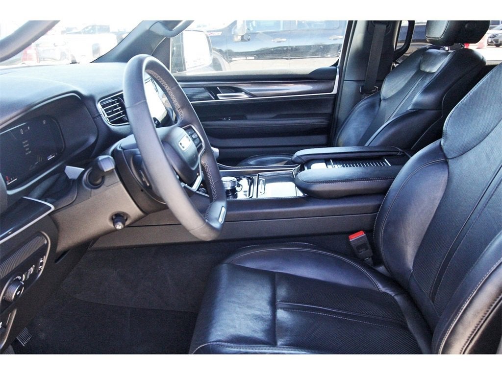 2023 Jeep Wagoneer L BASE