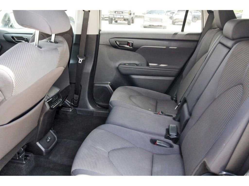 2024 Toyota Highlander LE